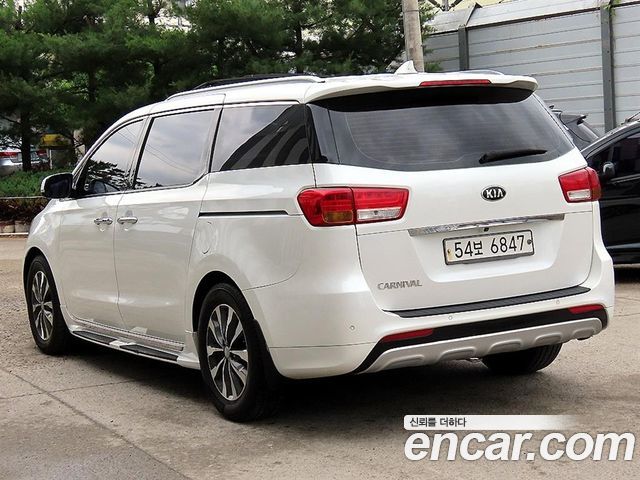 Kia Carnival 9-seater Luxury — пробег 80 026 км — фото 3 из 5