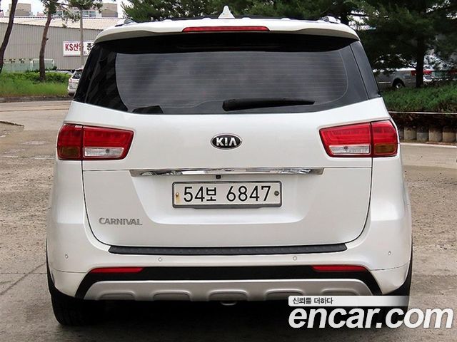 Kia Carnival 9-seater Luxury — пробег 80 026 км — фото 4 из 5