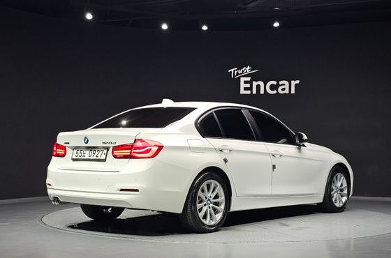 BMW 3-Series 320d xDrive — пробег 92 292 км — фото 2 из 5