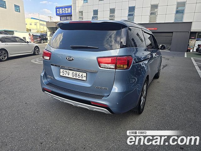 Kia Carnival 7-seater Limousine VIP — пробег 126 905 км — фото 4 из 5