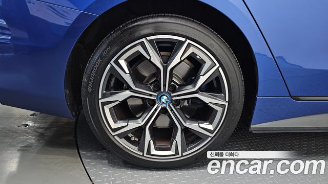 BMW i4 eDrive40 M Sports Pro — пробег 59 975 км — фото 5 из 5