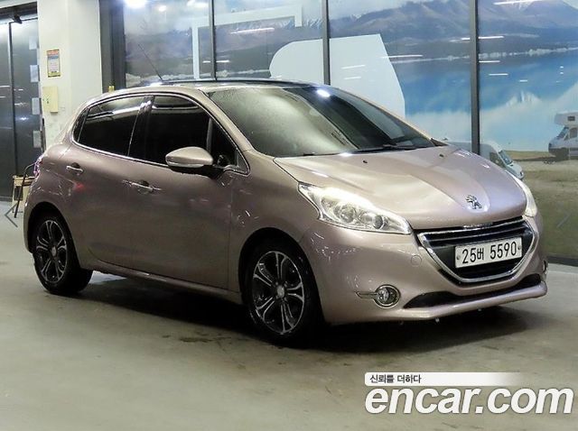 Peugeot 208 1.6 e-HDi Feline 5Door — пробег 127 932 км — фото 1 из 5