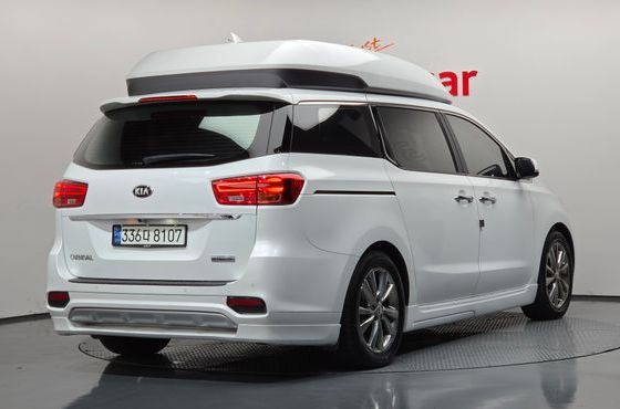 Kia Carnival 9-Seater Hi-Limousine Noblesse Special — пробег 88 599 км — фото 2 из 5