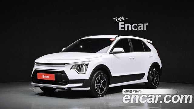 Kia Niro Prestige — пробег 4 115 км — фото 1 из 5