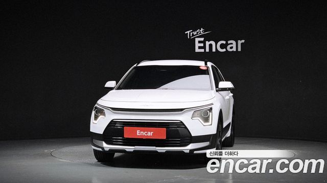 Kia Niro Prestige — пробег 4 115 км — фото 3 из 5