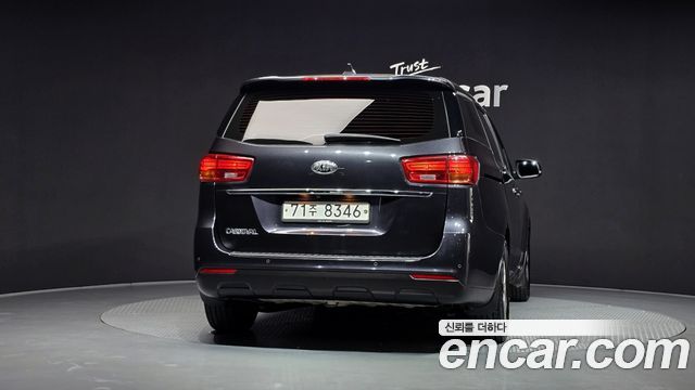 Kia Carnival из Кореи Encar