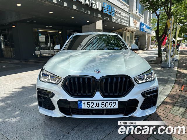 BMW X6 M50i — пробег 15 300 км — фото 3 из 5