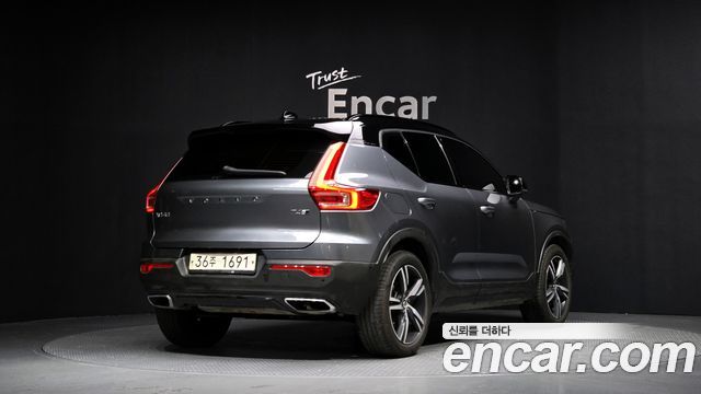 Volvo XC40 T4 R-Design — пробег 127 235 км — фото 2 из 5
