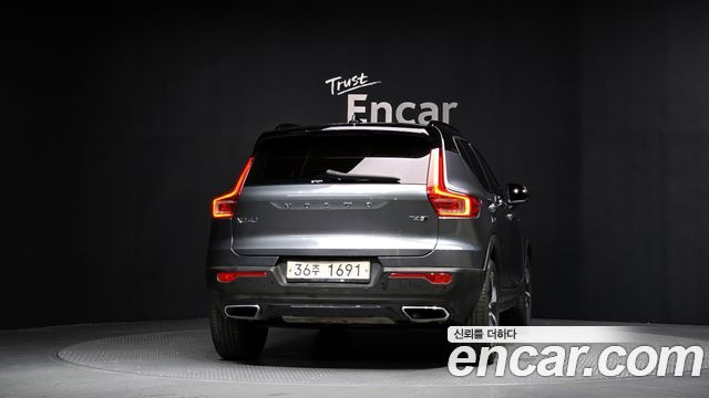 Volvo XC40 T4 R-Design — пробег 127 235 км — фото 4 из 5