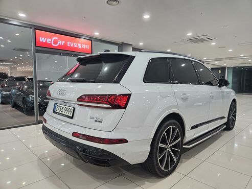 Audi Q7 55 TFSI Quattro Premium — пробег 76 500 км — фото 2 из 5