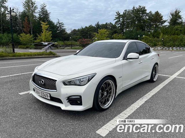 Infiniti Q50 3.5 Hybrid Essence — пробег 40 840 км — фото 1 из 5