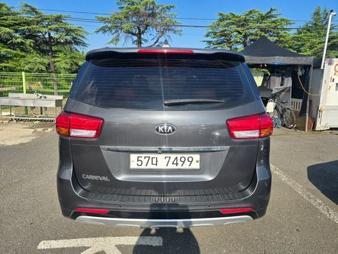Kia Carnival 9-seater Prestige — пробег 221 752 км — фото 4 из 5