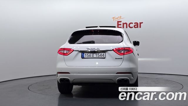 Maserati Levante из Кореи Encar
