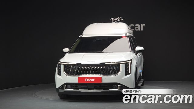 Kia Carnival HEV 4-Seater Hi Limousine Signature — пробег 12 486 км — фото 3 из 5