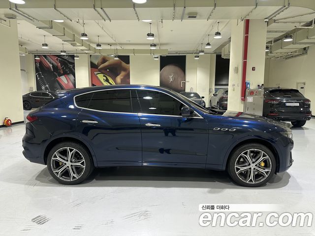 Maserati Levante из Кореи Encar