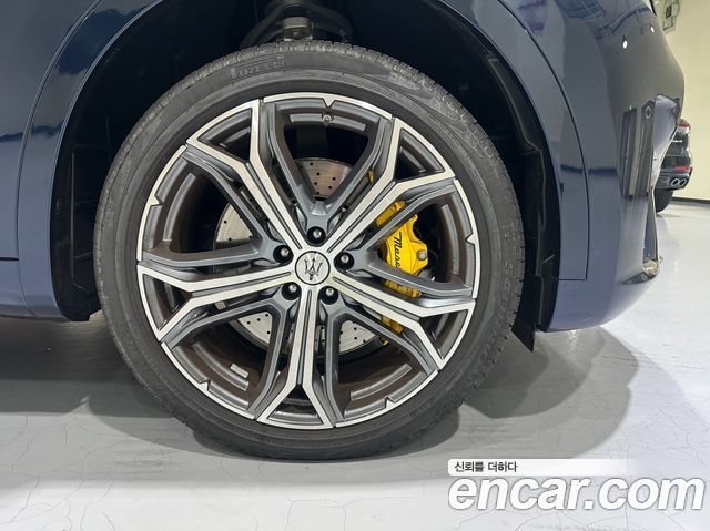Maserati Levante из Кореи Encar