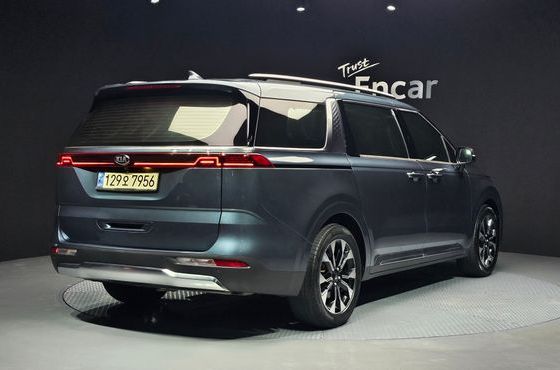 Kia Carnival 9-Seater Signature — пробег 83 020 км — фото 2 из 5