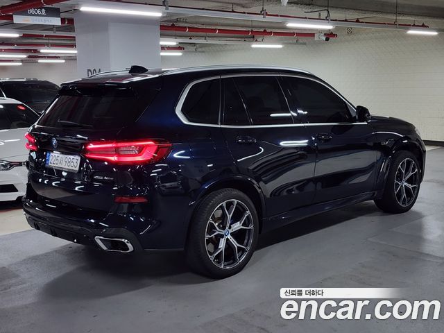 BMW X5 xDrive 45e M Sport — пробег 83 608 км — фото 2 из 5
