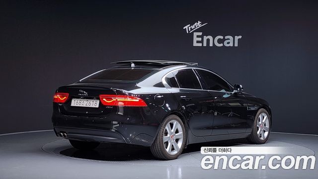 Jaguar XE 20d Portfolio — пробег 44 093 км — фото 2 из 5