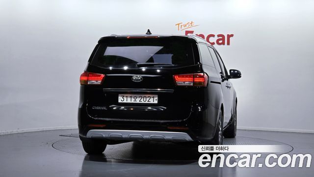 Kia Carnival 9-seater Luxury — пробег 175 092 км — фото 4 из 5