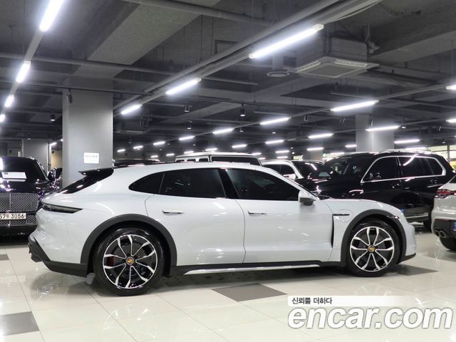 Porsche Taycan 4S Cross Turismo — пробег 4 200 км — фото 2 из 5