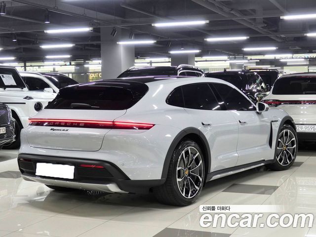Porsche Taycan 4S Cross Turismo — пробег 4 200 км — фото 3 из 5