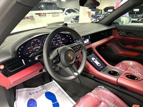 Porsche Taycan 4S Cross Turismo — пробег 4 200 км — фото 4 из 5