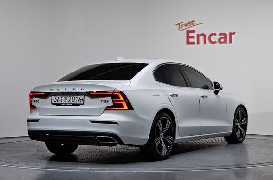 Volvo S60 T5 Inscroption — пробег 62 750 км — фото 2 из 5