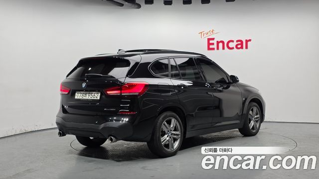 BMW X1 xDrive 20i M Sport — пробег 33 681 км — фото 2 из 5