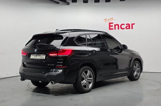 BMW X1 xDrive 20i M Sport — пробег 33 681 км — фото 2 из 5