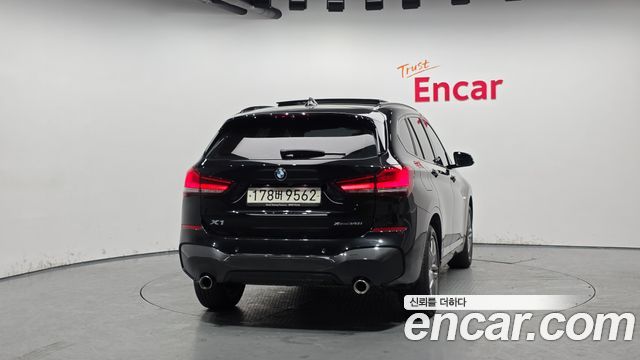 BMW X1 xDrive 20i M Sport — пробег 33 681 км — фото 4 из 5