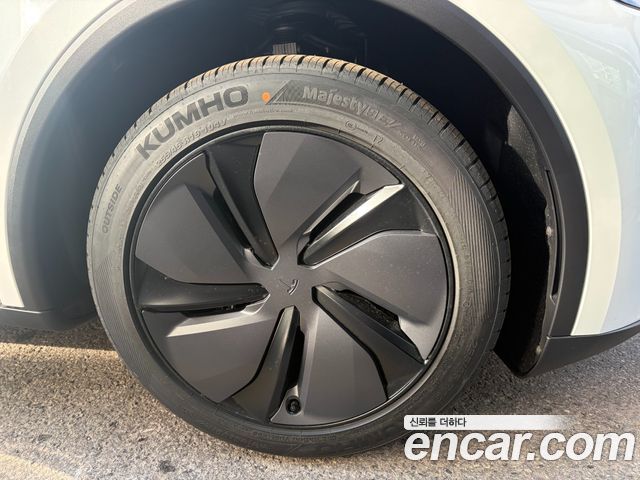 Tesla Model Y RWD — пробег 550 км — фото 5 из 5