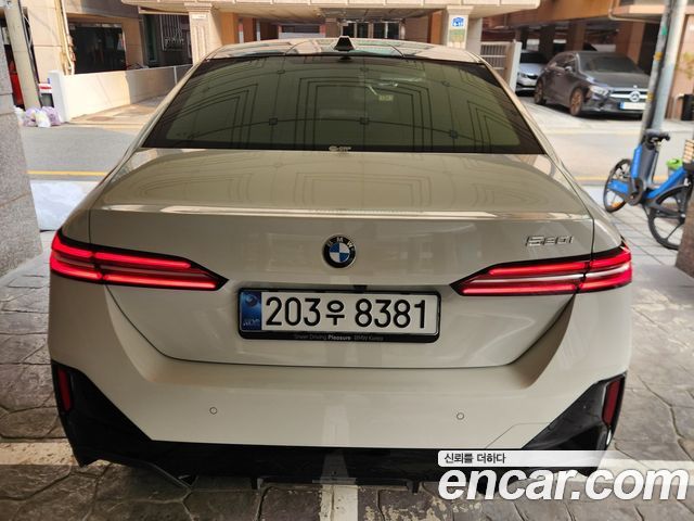 BMW 5-Series 520i M Sport — пробег 900 км — фото 4 из 5