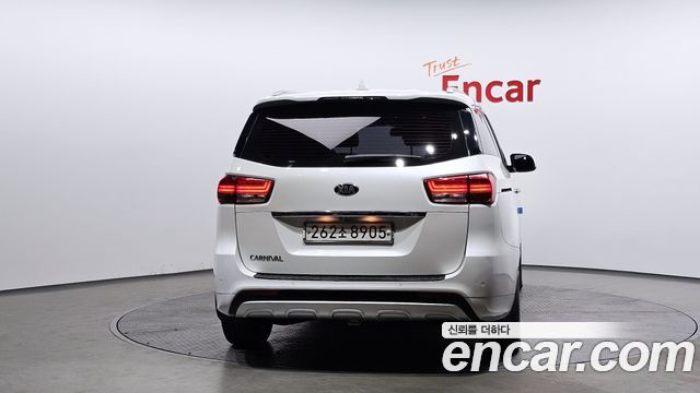 Kia Carnival из Кореи Encar