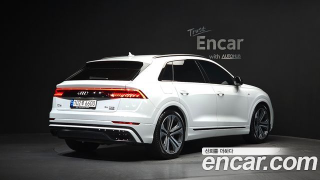 Audi Q8 55 TFSI Quattro Premium — пробег 81 791 км — фото 2 из 5