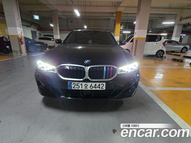 BMW 3-Series 320i — пробег 12 000 км — фото 1 из 5