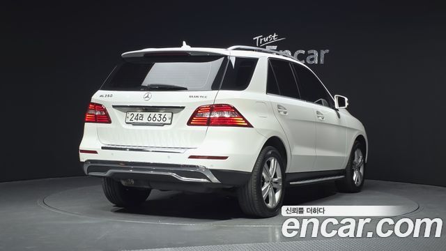 Mercedes-Benz M-class ML350 BlueTEC 4MATIC — пробег 182 812 км — фото 2 из 5