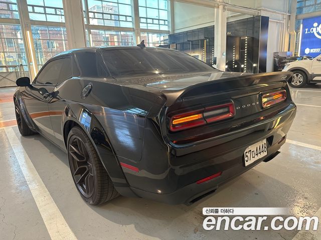Dodge Challenger 6.2 — пробег 19 000 км — фото 3 из 5