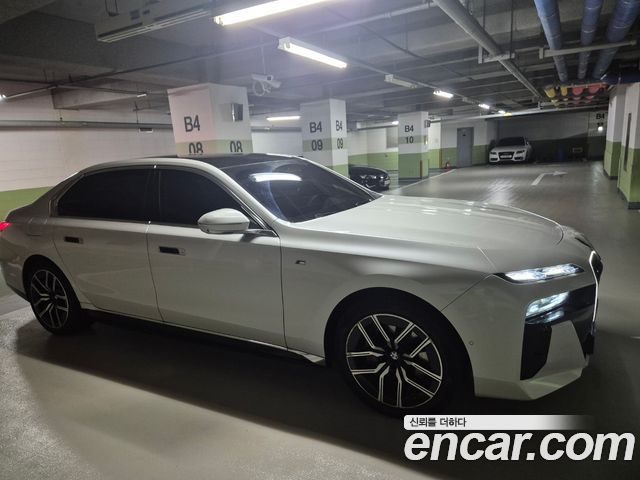BMW i7 eDrive 50 M Sport — пробег 94 500 км — фото 4 из 5