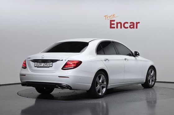 Mercedes-Benz E-Class E200 Avantgarde — пробег 68 893 км — фото 2 из 5