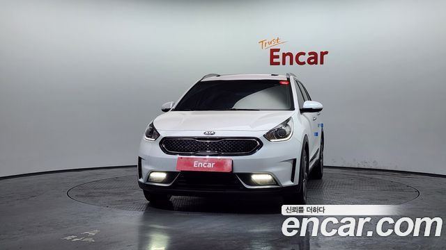 Kia Niro Prestige — пробег 124 520 км — фото 3 из 5