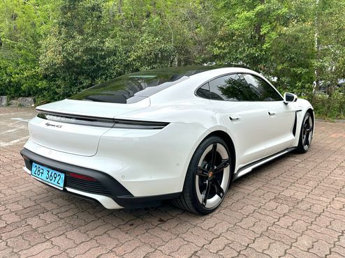Porsche Taycan 4S — пробег 12 000 км — фото 5 из 5