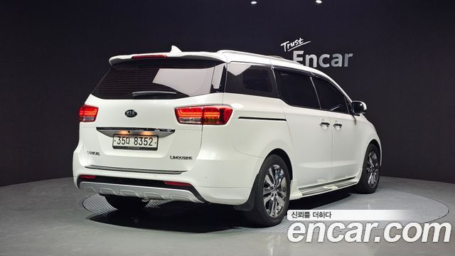 Kia Carnival 7-seater Limousine President — пробег 82 576 км — фото 2 из 5