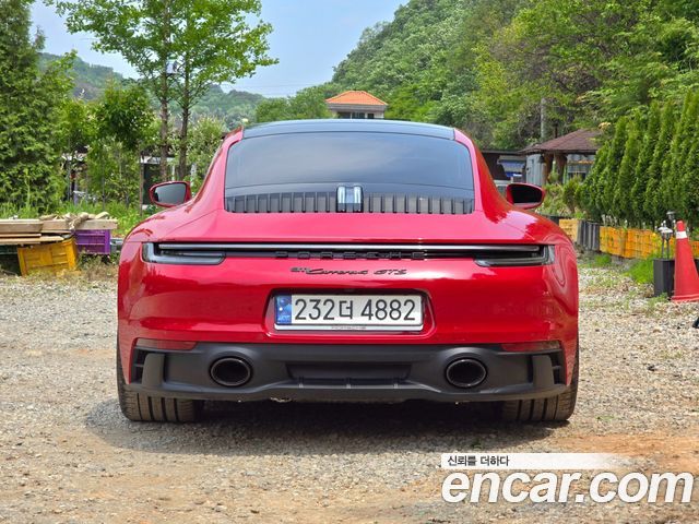 Porsche 911 Carrera GTS — пробег 2 000 км — фото 5 из 5