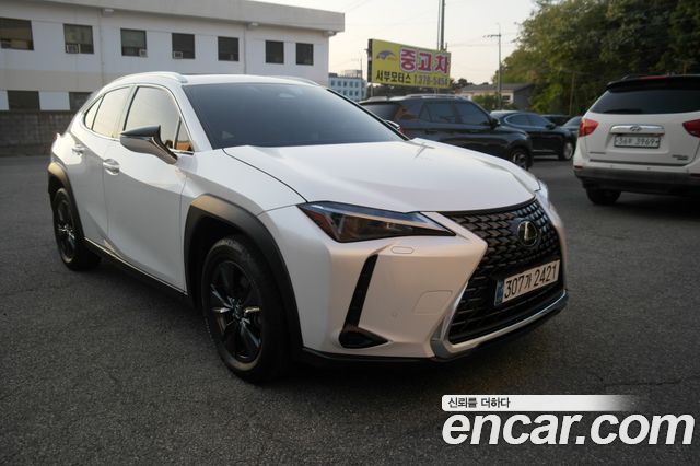 Lexus UX 2.0 2WD — пробег 26 930 км — фото 1 из 5