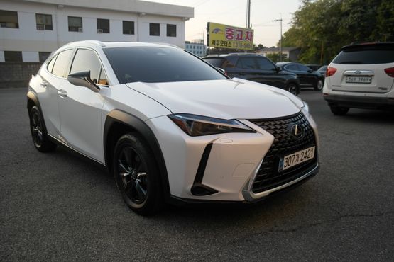 Lexus UX 2.0 2WD — пробег 26 930 км — фото 1 из 5