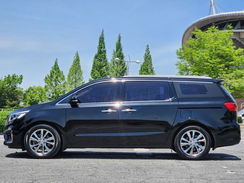 Kia Carnival 9-Seater Noblesse Special — пробег 184 000 км — фото 4 из 5