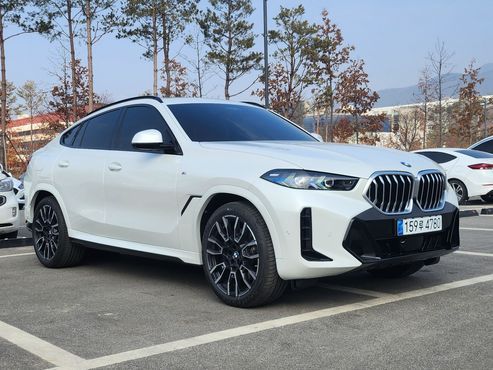 BMW X6 xDrive40i M Sport — пробег 2 050 км — фото 2 из 5