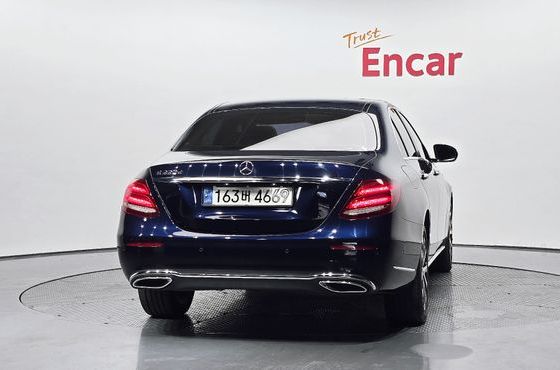 Mercedes-Benz E-Class E220d Exclusive — пробег 84 580 км — фото 4 из 5