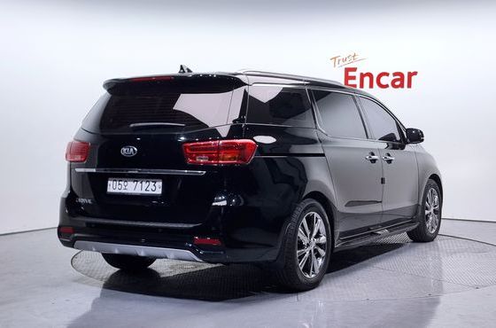 Kia Carnival 9-Seater Prstige — пробег 121 295 км — фото 2 из 5